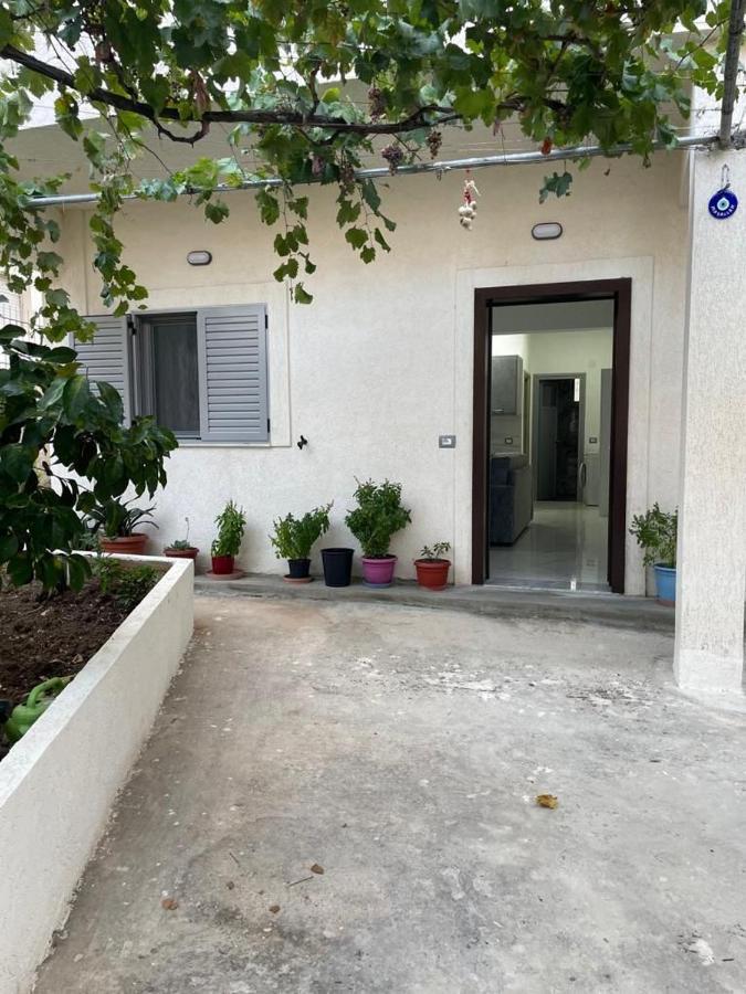 Taku Apartment Sarande Exterior photo